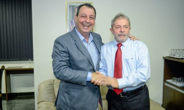 Lula chega em Manaus e deve ter encontro com Omar dentro de aeroporto