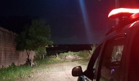 Mãe encontra filho adolescente no meio do mato prestes a ser executado, no Amazonas