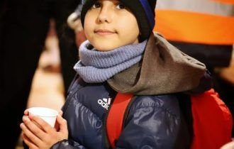 Menino de 11 anos viaja sozinho da Ucrânia para a Eslováquia