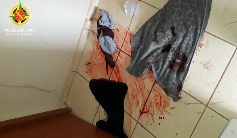 Mulher esfaqueia marido nas costas e é presa pela polícia
