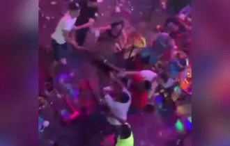 “Olha o pau quebrando!”: Carnaval  tem briga generalizada; vídeo