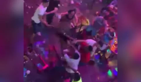 “Olha o pau quebrando!”: Carnaval  tem briga generalizada; vídeo