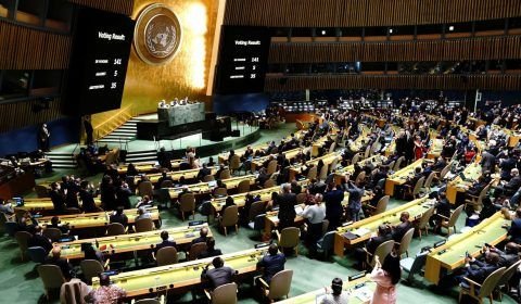 ONU aprova resolução que condena invasão da Ucrânia pela Rússia
