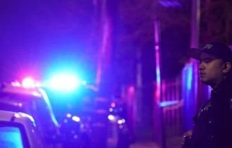 Pai surta, mata as três filhas com vários tiros e comete suicídio em uma igreja