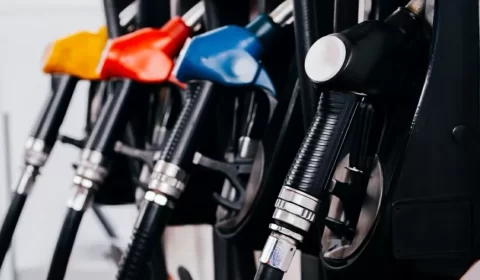 Lula zera imposto e subsidia diesel para conter alta do petróleo