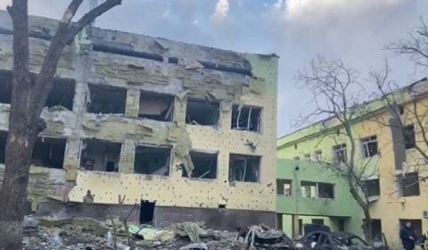 Rússia ataca maternidade e hospital infantil na cidade ucraniana de Mariupol