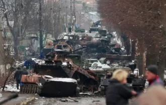 Tropas russas abrem fogo em cidade próxima à usina nuclear na Ucrânia