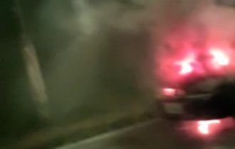 URGENTE: carro pega fogo em frente a Nilton Lins