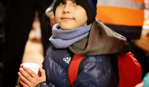 Urgente: menino de 11 anos viaja sozinho da Ucrânia para a Eslováquia
