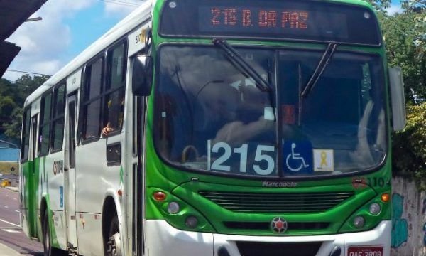 URGENTE: Ônibus da Linha 215 sendo assaltado na Zona Su