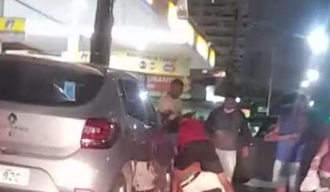 URGNTE: Assaltante de Uber é espancado por motoristas (veja o vídeo)