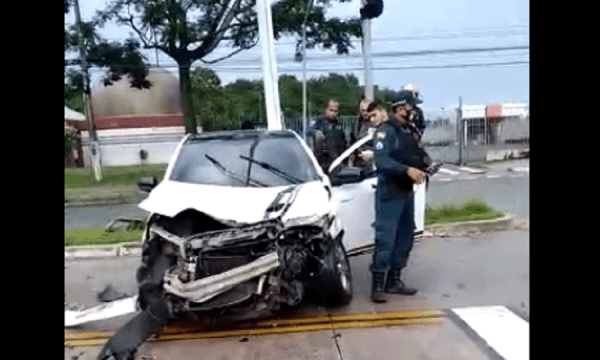 Veja Vídeo: Grave acidente deixa viatura da Polícia destruído