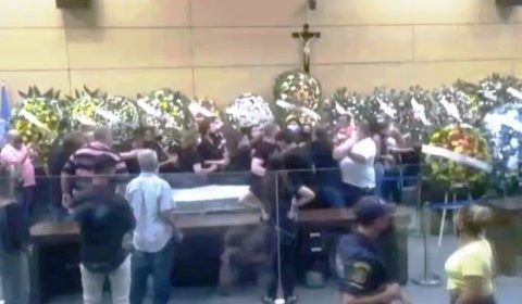 Velório de vereador tem confusão e viúva é agredida com socos ao tentar se despedir (VÍDEO)