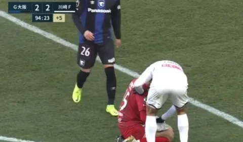 Vídeo: Leandro Damião marca na J.League e consola goleiro após falha