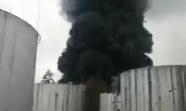 Vídeo: míssil atinge refinaria de petróleo em Chernihiv, na Ucrânia