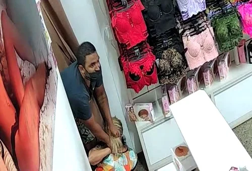 Vídeo: mulher é enforcada ao tentar fugir de estupro dentro de sexshop