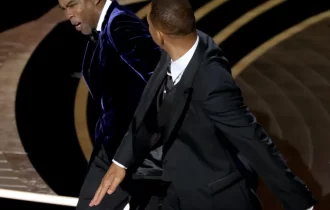 Will Smith dá tapa no rosto de Chris Rock após piada na premiação do Oscar 2022