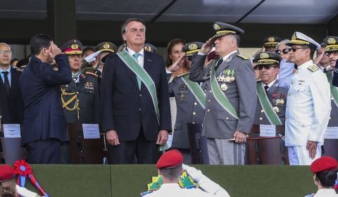Exército está presente em momentos difíceis do país, diz presidente