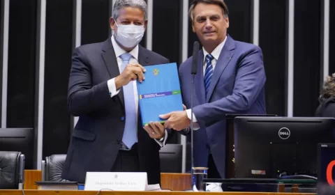 Adepto do amor livre, Centrão muda estratégia, banca Bolsonaro e amplia seus objetivos históricos