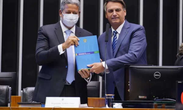 Adepto do amor livre, Centrão muda estratégia, banca Bolsonaro e amplia seus objetivos históricos