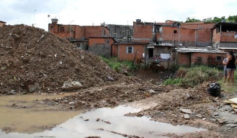 Além da terceira via, debate eleitoral deveria tratar de saneamento, educação e saúde, afirma especialista