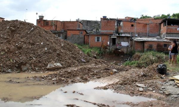 Além da terceira via, debate eleitoral deveria tratar de saneamento, educação e saúde, afirma especialista