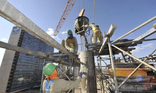 Alto custo de insumos preocupa construção civil