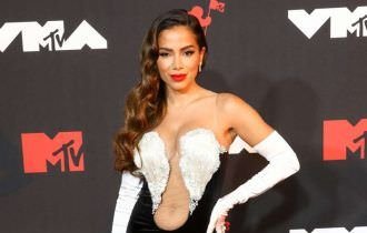 Anitta se revolta após manchete polêmica em revista internacional