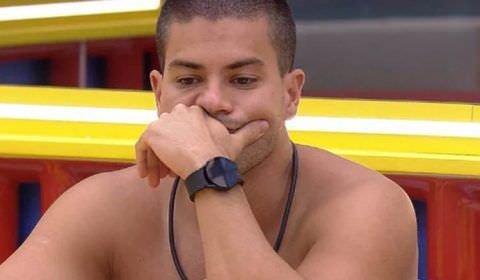 BBB22: No Paredão, Arthur Aguiar prevê eliminação: “tô sentindo”