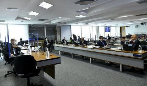 Comissão quer ouvir Weintraub sobre supostas irregularidades no FNDE