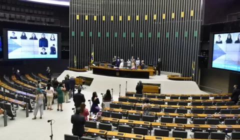 Deputados têm até hoje para trocar de partido sem perder mandato