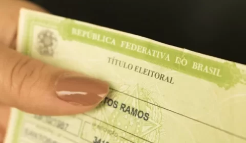 Eleitor tem até 4 de maio para regularizar título e poder votar; saiba como