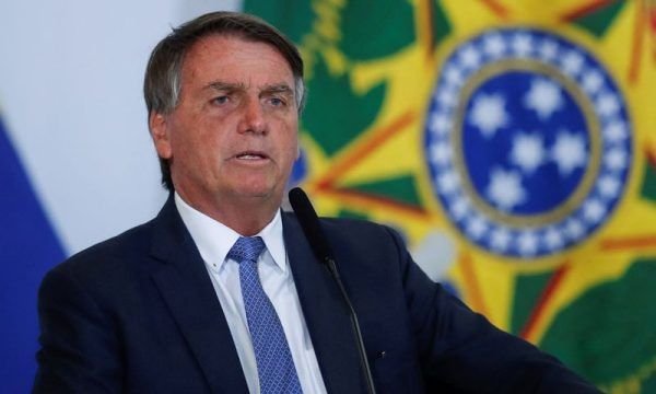 Em discurso no Dia do Exército, Bolsonaro volta a levantar dúvidas sobre sistema eleitoral