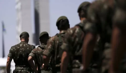 Exército gastou R$ 3,5 milhões em 60 próteses penianas, mostram documentos