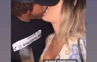 Influencer beija mendigo envolvido em polêmica e posta no instagram