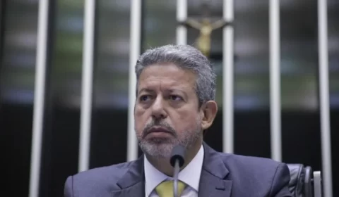 Lira vai ao STF para Câmara decidir sobre cassação em casos como o de Silveira