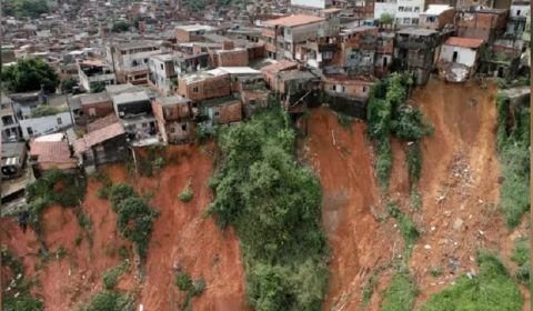 MANAUS: 7 famílias em risco de desabamento