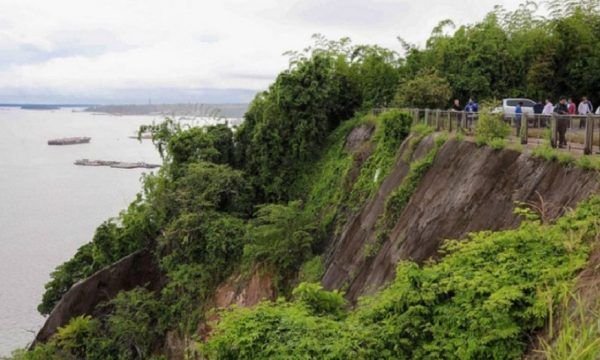 Manaus:  Prefeitura proíbe acesso a Mirante Encontro das Águas após  erosão