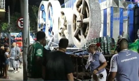 Menina de 11 anos tem perna amputada após ser prensada por carro alegórico