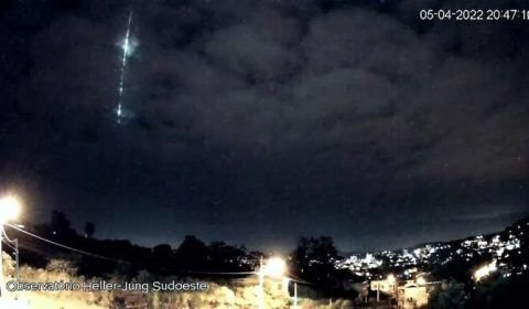 Meteoro que caiu no céu sobre Porto Alegre é fotografado por observatório; veja vídeo