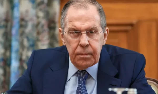 Ministro russo Sergei Lavrov diz que risco de guerra nuclear é real e sério