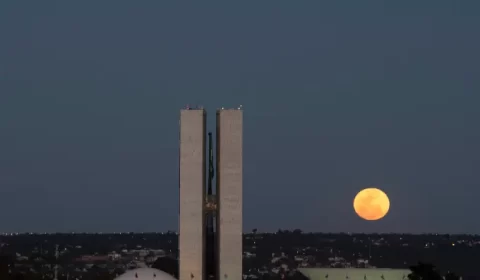 No furor reformista, Câmara muda a Constituição 5 vezes em 60 dias