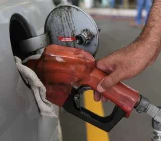 Perda recorde no poder de compra de combustíveis pelos brasileiros
