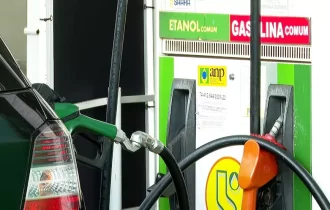 Preço do etanol tem alta de quase 5% nos postos; litro do diesel também avança, segundo ANP