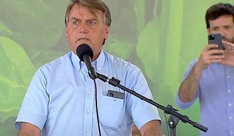 Presidente participa de entrega de títulos de regularização fundiária
