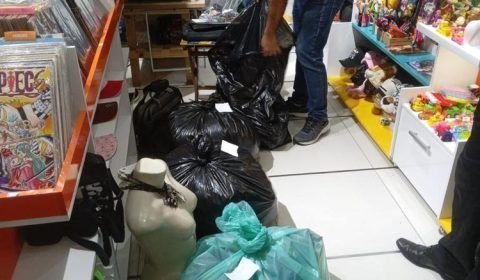 Roupas e bolsas falsificadas são apreendidas em lojas de Manaus
