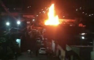 URGENTE: casas consumidas por incêndio no bairro da Paz em Manaus