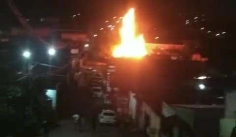 URGENTE: casas consumidas por incêndio no bairro da Paz em Manaus
