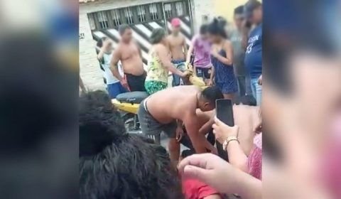 Urgente: homem fica entre a vida e a morte após levar três ‘balaços’ na cabeça, no bairro Zumbi; veja vídeo