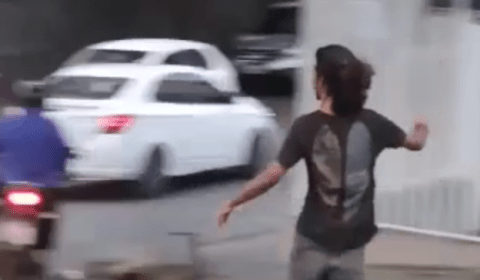 Veja o momento que skatista arretado é atropelado